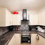 Entire 2 Beds Terrace House Near Ricoh Arena.