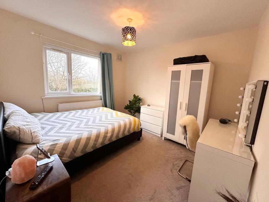 Entire 2 Beds Terrace House Near Ricoh Arena. Holiday home Coventry