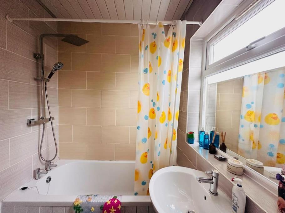 Holiday home Entire 2 Beds Terrace House Near Ricoh Arena. Coventry